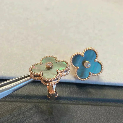 [vivabelle]CLOVER MEDIUM 1 MOTIFS GRAY MOP  DIAMOND EARRINGS