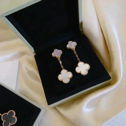[vivabelle]CLOVER 2 MOTIF WHITE MOP EARRINGS