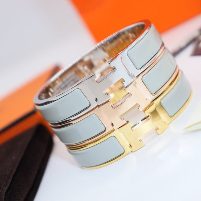 [vivabelle]H LIGHT BLUE BRACELET