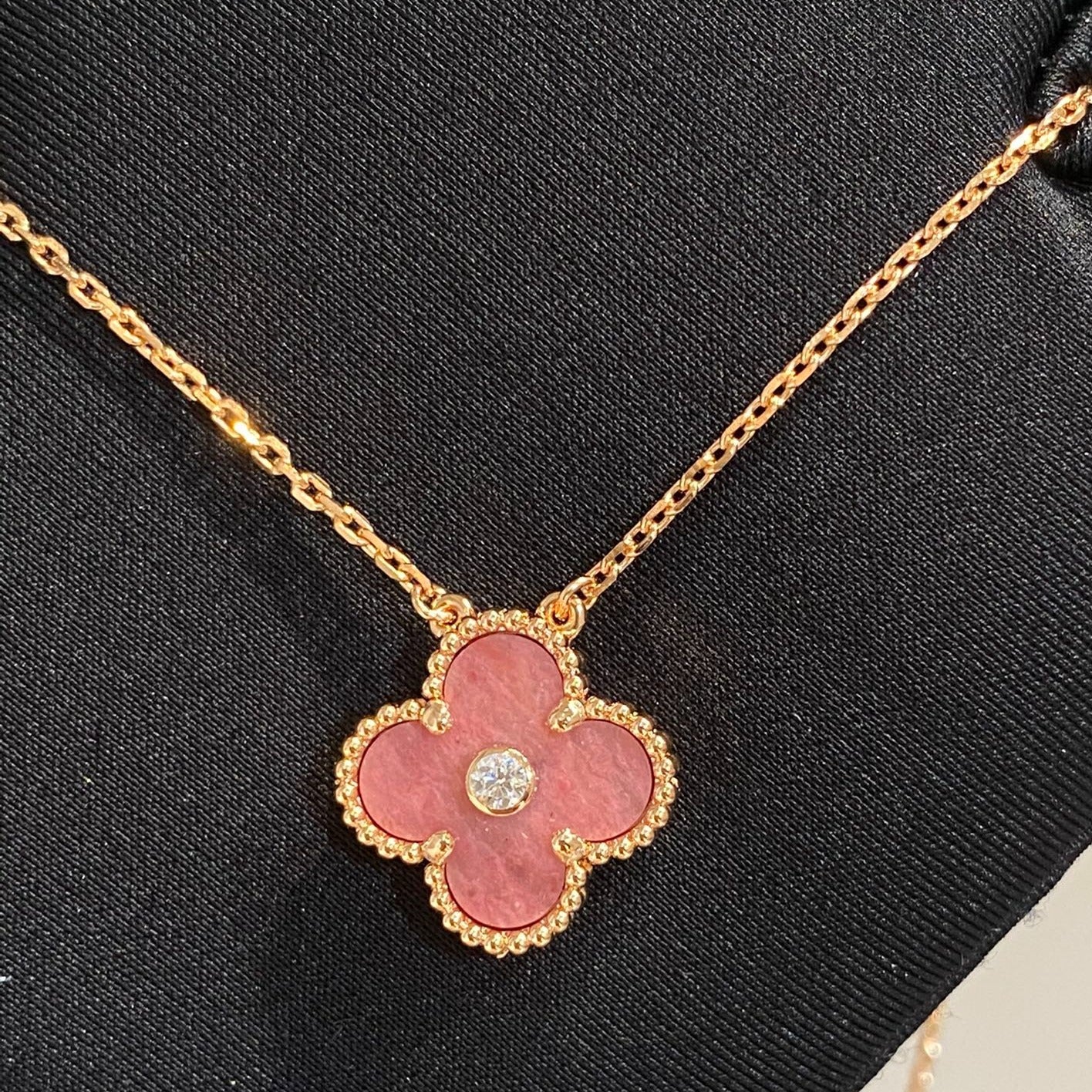 [vivabelle]CLOVER 15MM DIAMOND RHODONITE NECKLACE