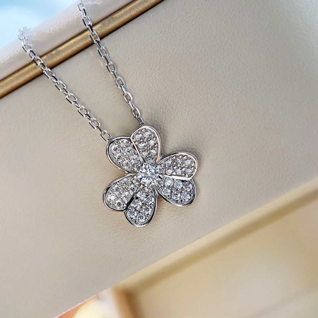 [vivabelle]CLOVER DIAMOND NECKLACE SILVER