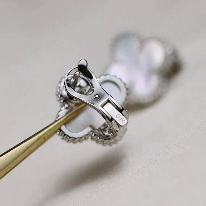 [vivabelle]CLOVER MEDIUM 1 MOTIFS  WHITE MOP EARRINGS SILVER