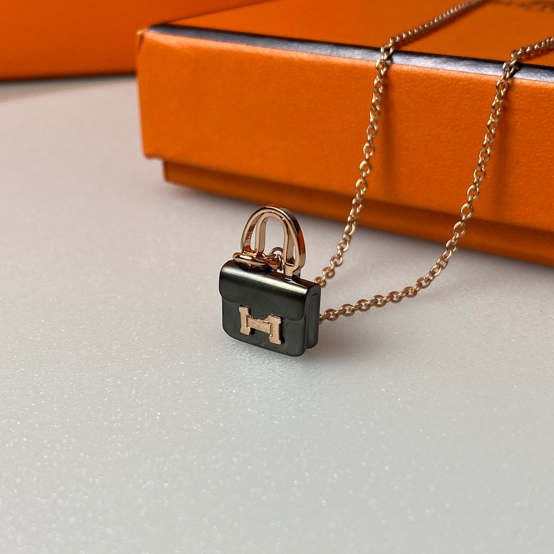 [vivabelle]CONSTANCE BLACK PEDANT PINK GOLD NECKLACE