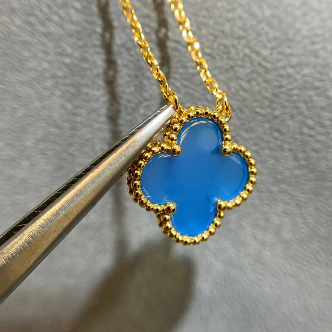 [vivabelle]CLOVER 15MM BLUE AGATE NECKLACE