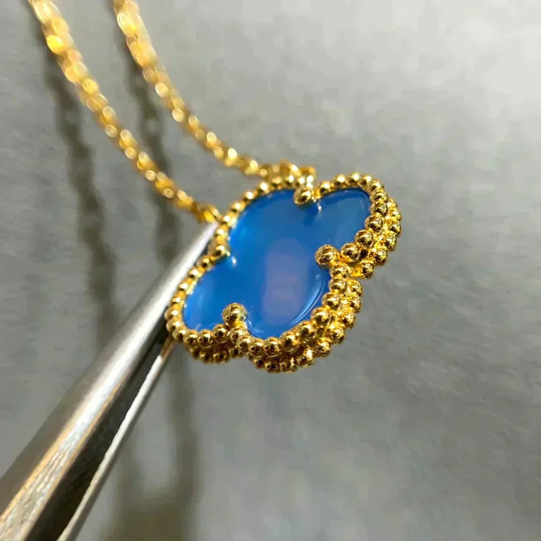 [vivabelle]CLOVER 15MM BLUE AGATE NECKLACE