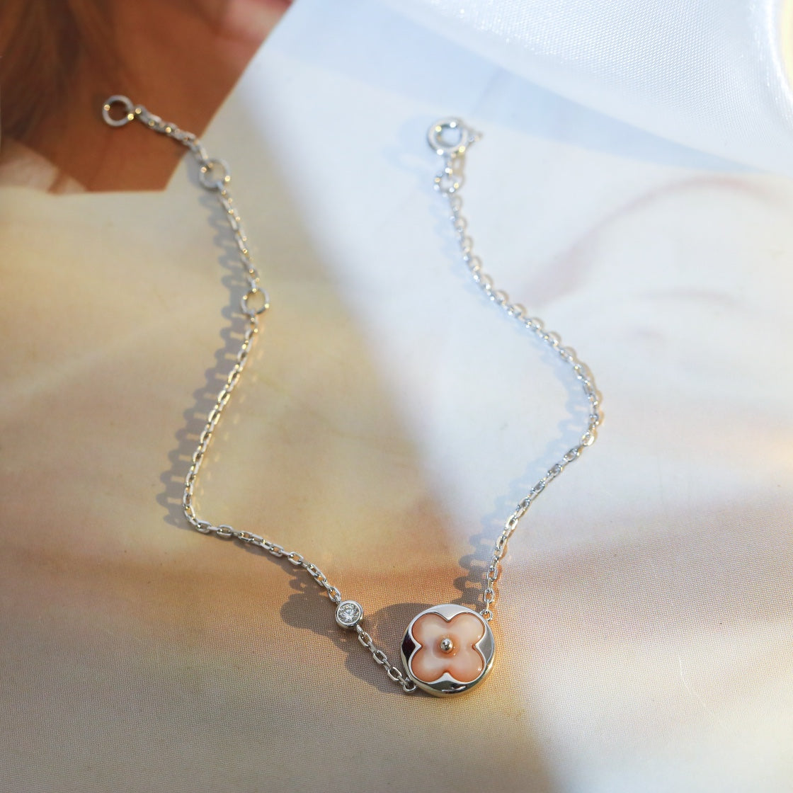 [vivabelle]SUN MOTIF PINK MOP SILVER BRACELET