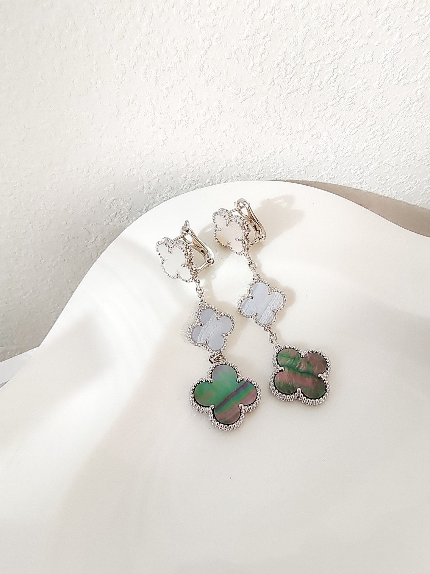 [vivabelle]CLOVER 3 MOTIFS CHALCEDONY DARK MOP SILVER EARRINGS