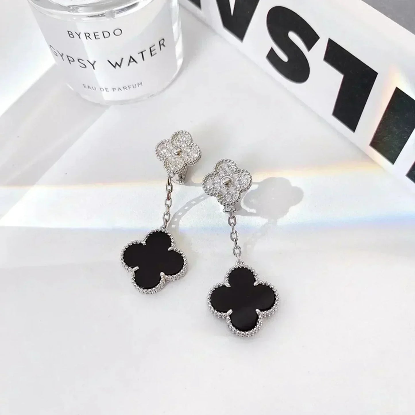 [vivabelle]CLOVER 2 MOTIFS  DIAMOND ONYX EARRINGS SILVER