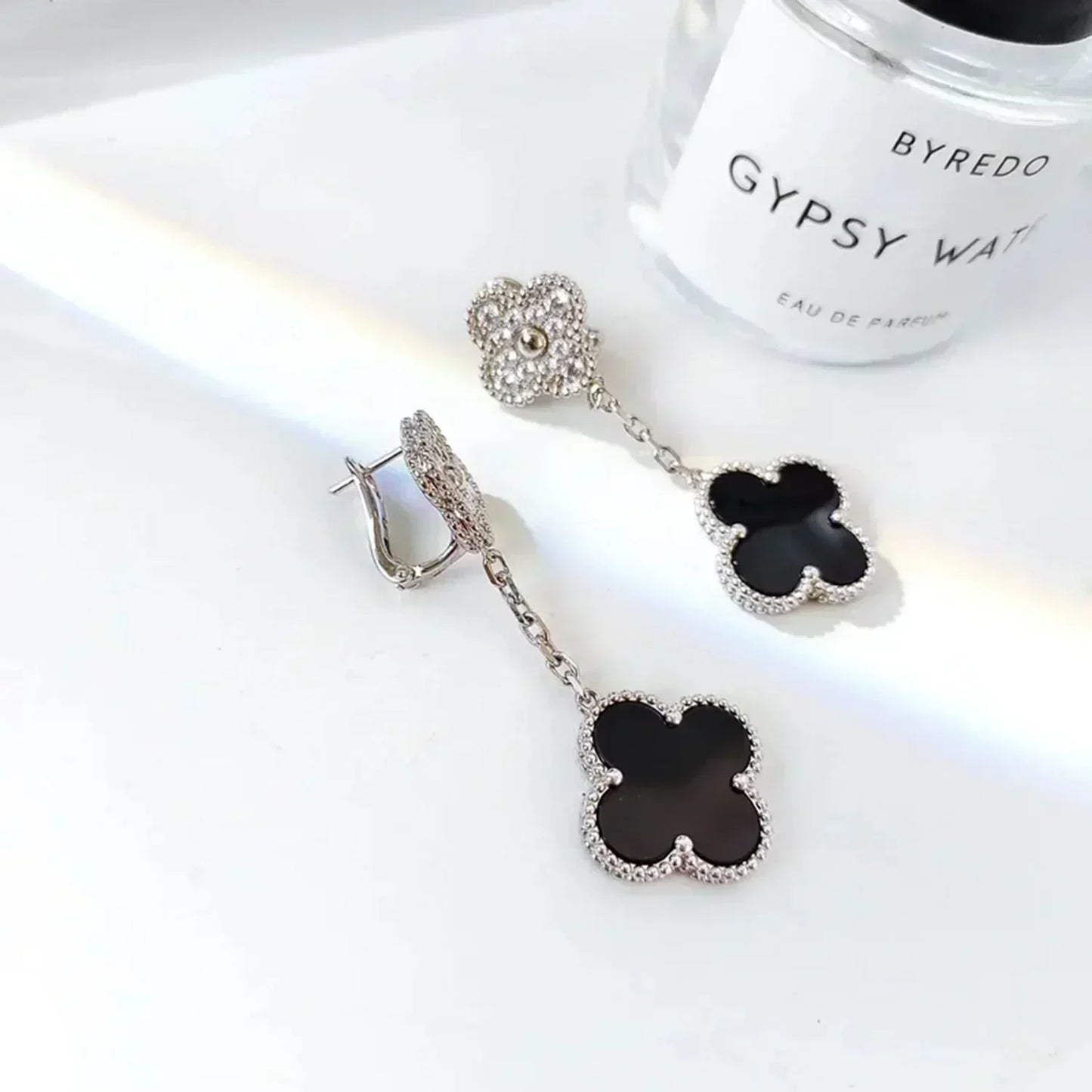 [vivabelle]CLOVER 2 MOTIFS  DIAMOND ONYX EARRINGS SILVER
