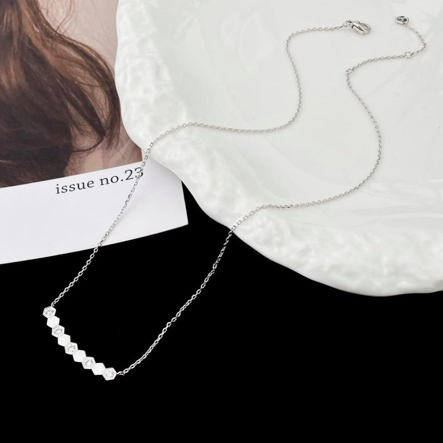 [vivabelle]BEE MY LOVE DIAMOND NECKLACE