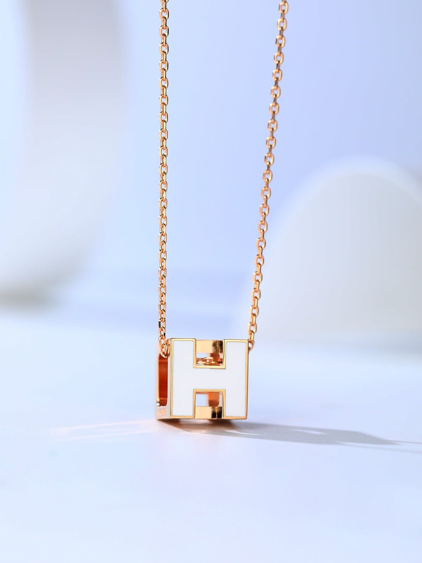 [vivabelle]H CAGE PINK GOLD NECKLACE