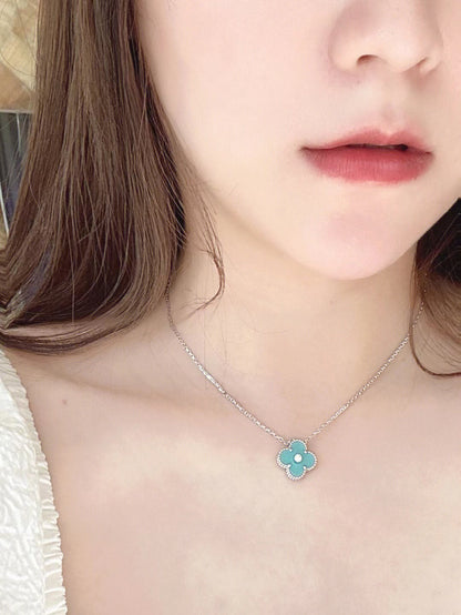 [vivabelle]CLOVER 1 DIAMOND LIGHT BLUE SILVER NECKLACE