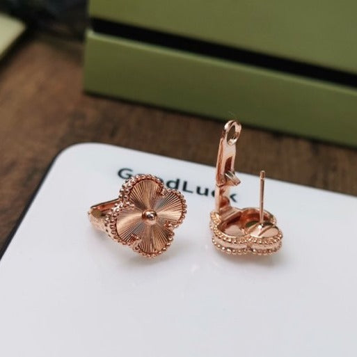 [vivabelle]CLOVER MEDIUM STUD EARRINGS