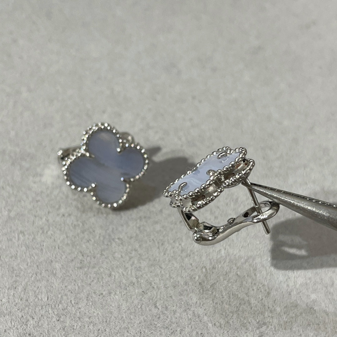 [vivabelle]CLOVER CHALCEDONY SILVER STUD EARRINGS