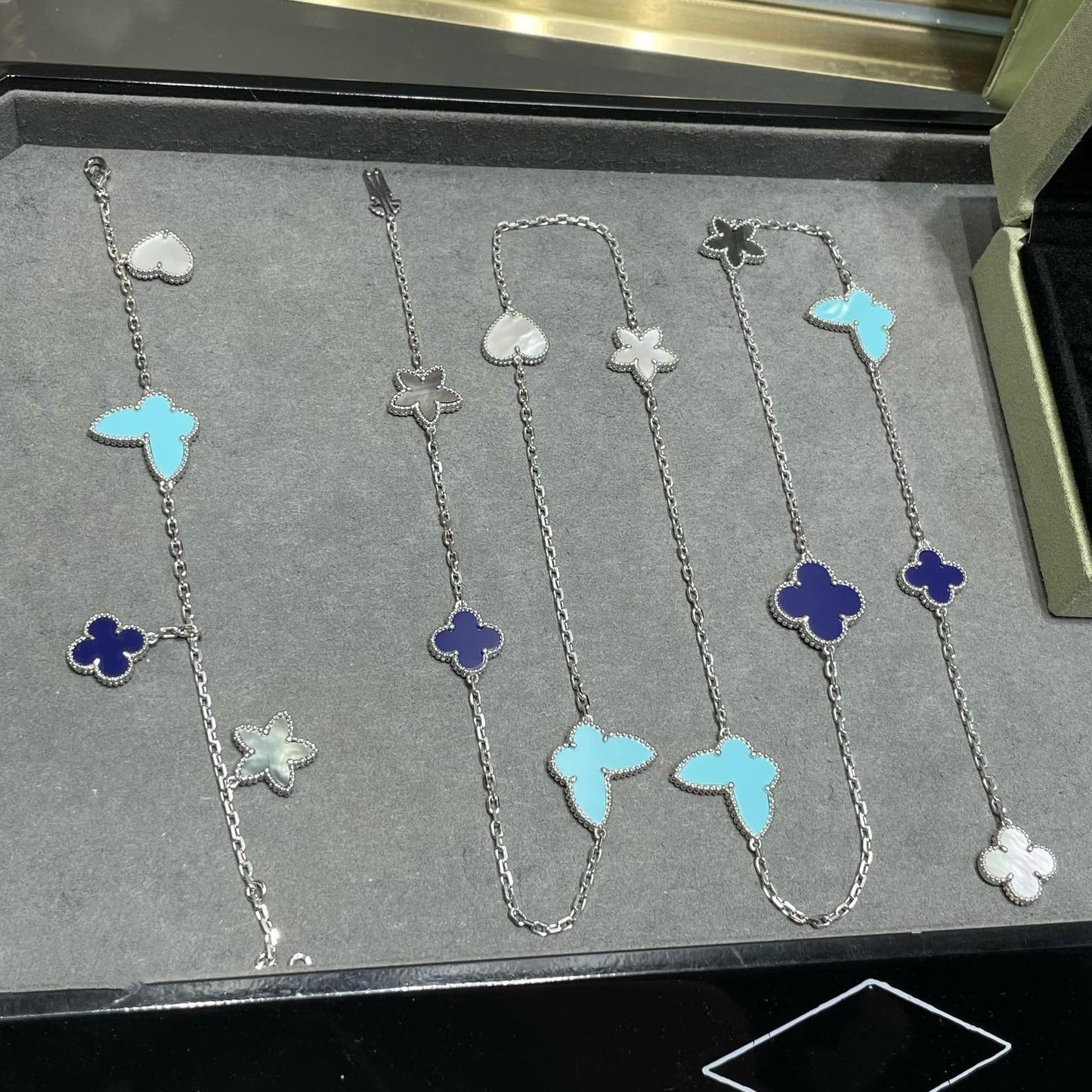 [vivabelle]LUCKY CLOVER SILVER 11 MOTIF NECKLACE