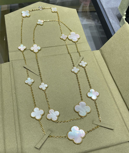 [vivabelle]CLOVER 16 MOTIF WHITE MOP GOLD NECKLACE