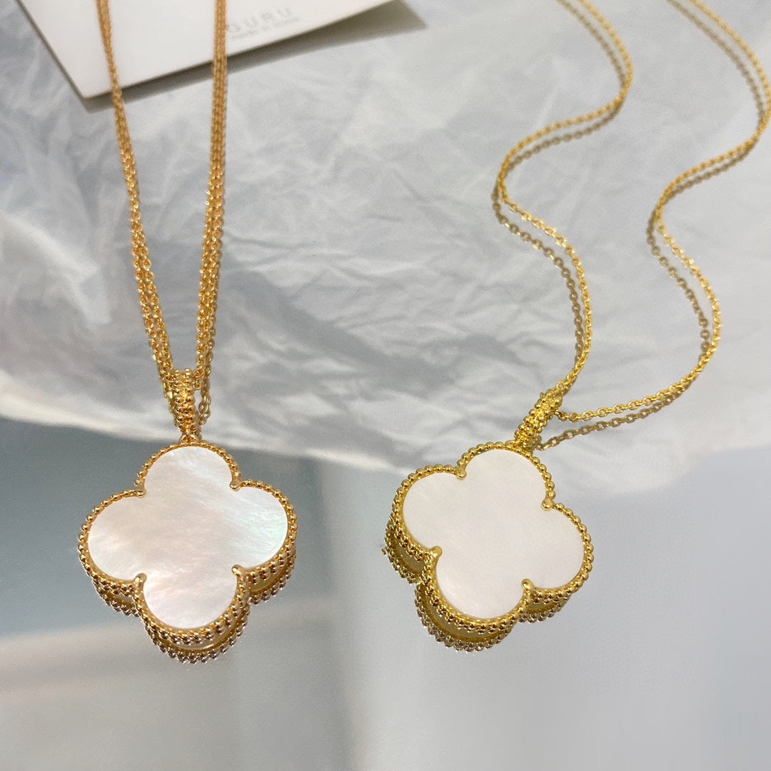 [vivabelle]CLOVER 25MM MOP LARGE PENDANT NECKLACE