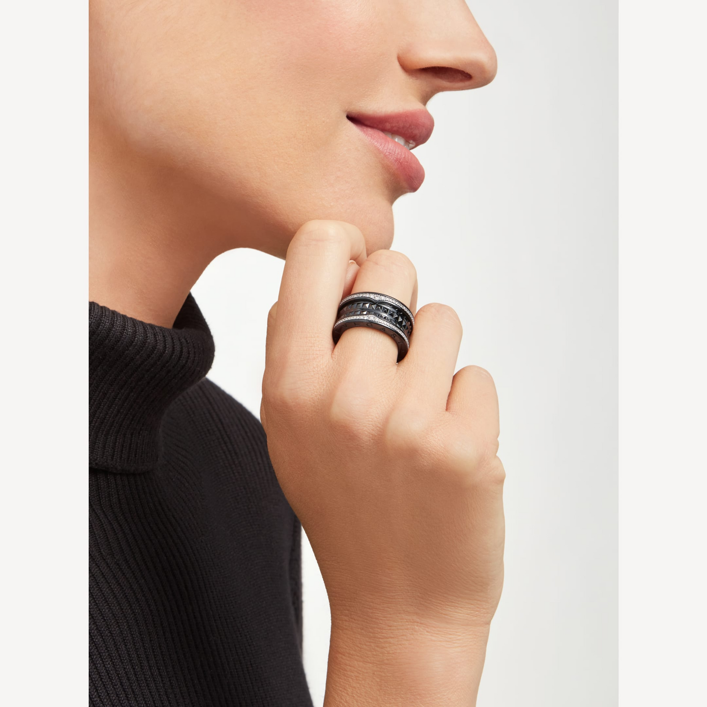 [vivabelle]ZERO 1 ROCK FOUR-BAND BLACK CERAMIC WITH STUDDED SPIRAL AND PAVED DIAMONDS RING