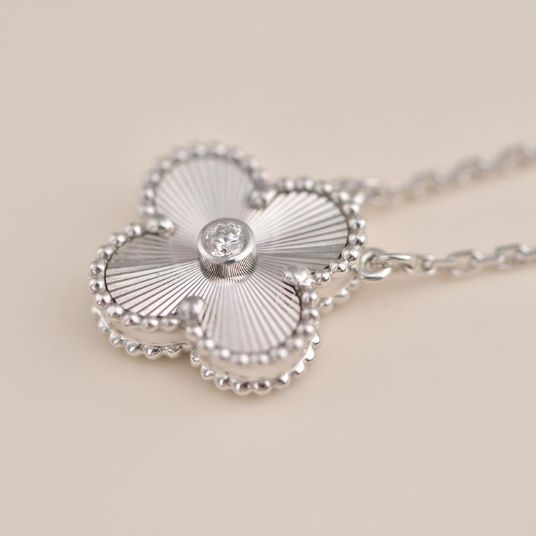 [vivabelle]CLOVER  15MM DIAMOND LASER NECKLACE SILVER