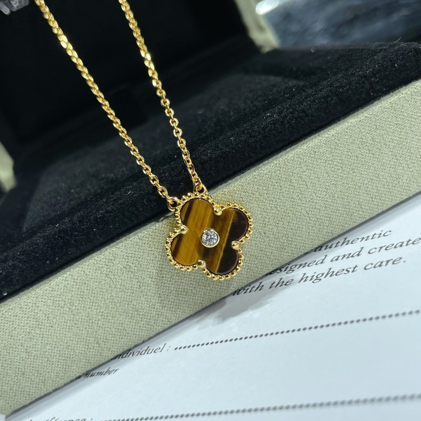[vivabelle]CLOVER 15MM DIAMOND AND YELLOW TIGER'S EYE AGATE necklace