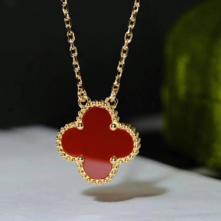 [vivabelle]CLOVER 15MM CARNELIAN SINGLE FLOWER NECKLACE