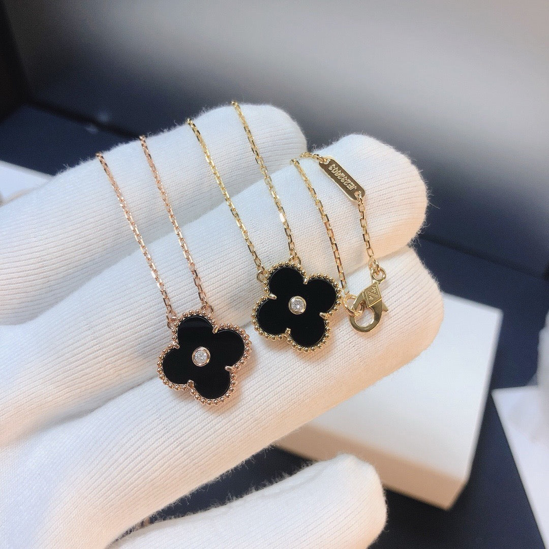 [vivabelle]CLOVER 15MM DIAMOND ONYX NECKLACE