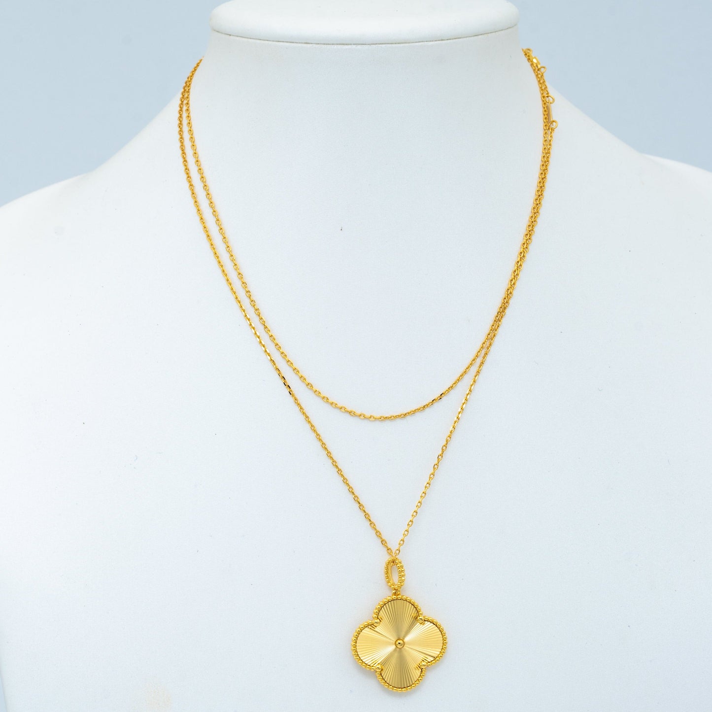 [vivabelle]CLOVER 25MM PEDANT NECKLACE GOLD