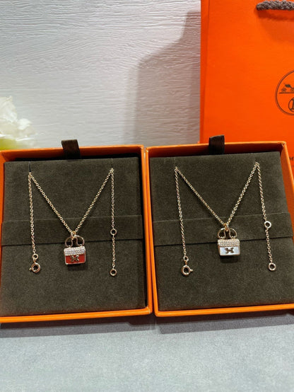 [vivabelle]H CIRCE MOISSANITE PENDANT NECKLACE GOLD