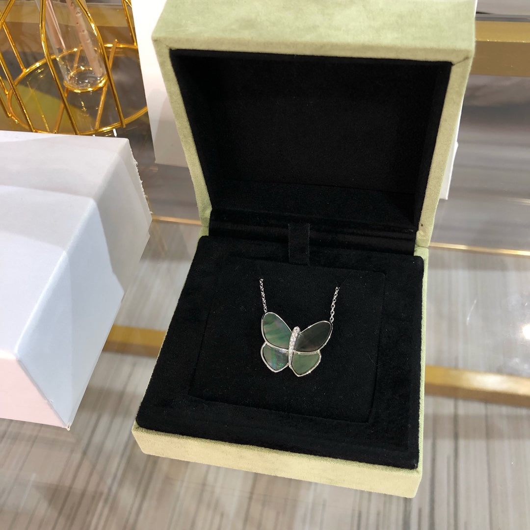 [vivabelle]LARGE BUTTERFLY SILVER PENDANT DIAMOND NECKLACE