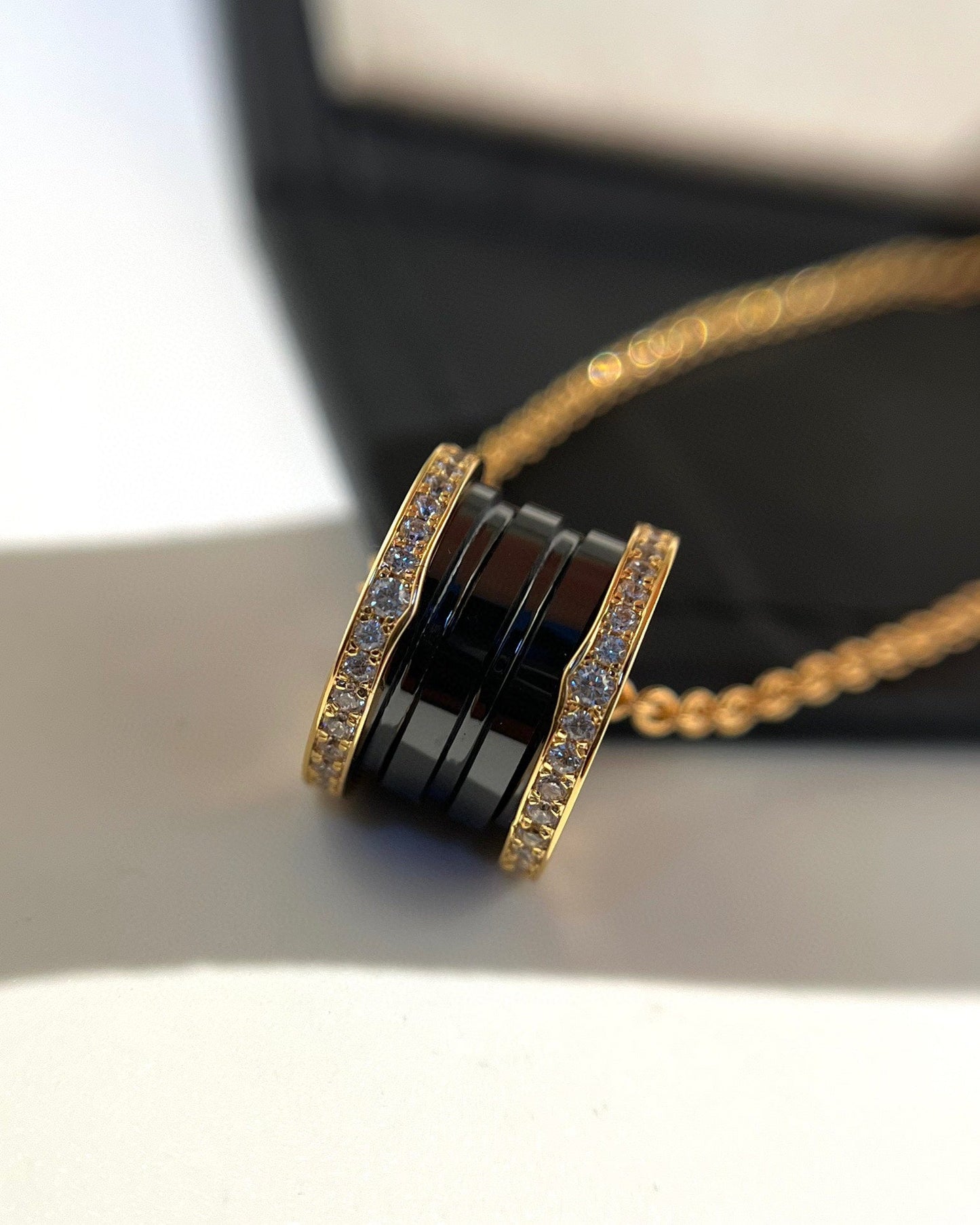 [vivabelle]ZERO 1 BLACK CERAMIC DIAMOND PINK GOLD NECKLACE