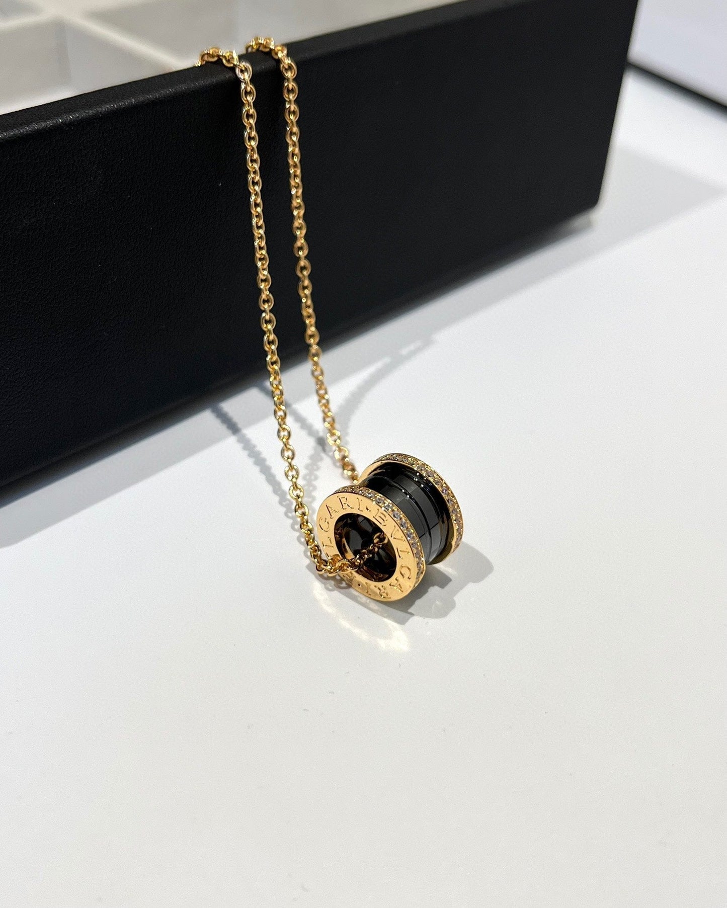 [vivabelle]ZERO 1 BLACK CERAMIC DIAMOND PINK GOLD NECKLACE