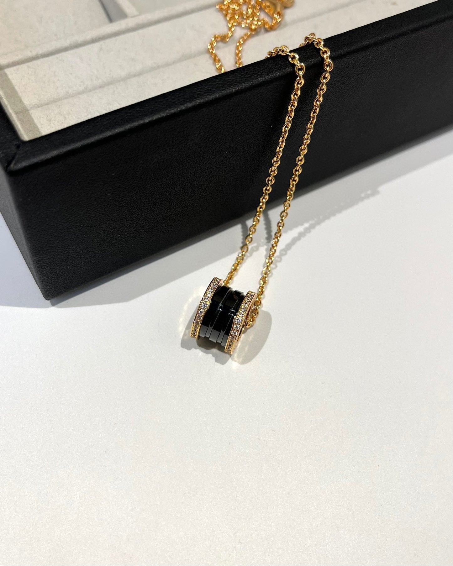 [vivabelle]ZERO 1 BLACK CERAMIC DIAMOND PINK GOLD NECKLACE