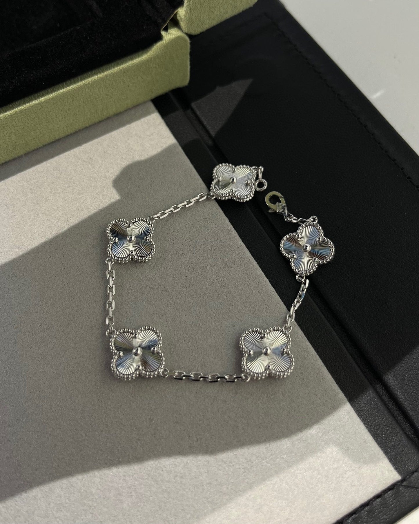 [vivabelle]CLOVER SILVER 5 MOTIFS BRACELET